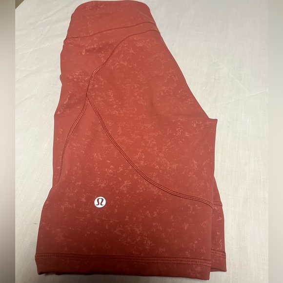 Lululemon Womans Shorts in Pristine Condition!! - Picture 15 of 16